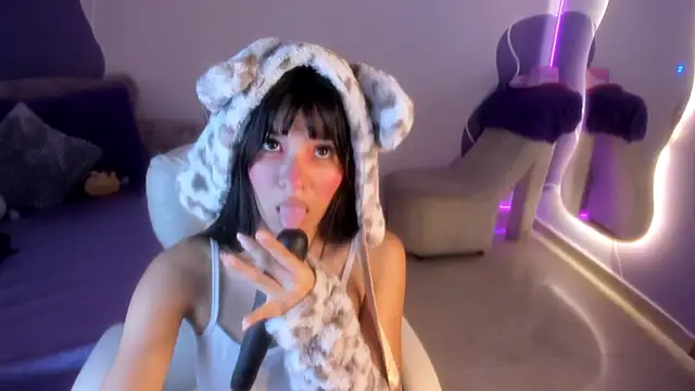 auroracute02 online show from 12.01.25