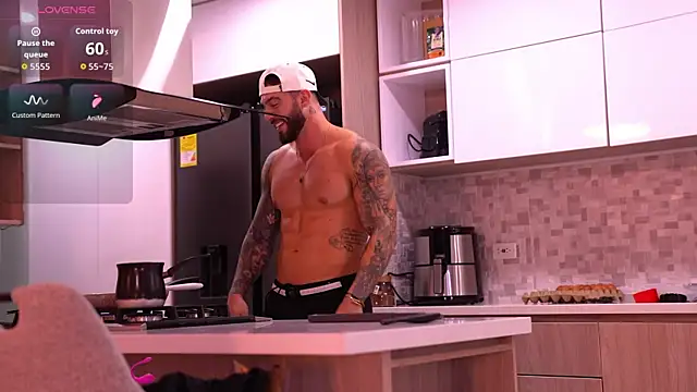 Snapshot of OLIVER_COLT chatting on 09.11.25 OLIVER COLT online show from 09.11.25