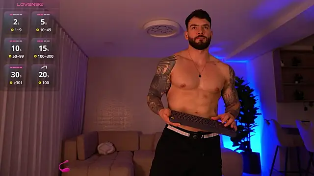 Snapshot of OLIVER_COLT chatting on 10.22.25 OLIVER COLT online show from 10.22.25