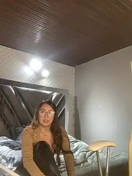 VictoriaGerard Pink online show from 03.13.25