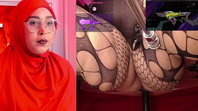 Snapshot of BBWHijab chatting on 09.29.25 BBWHijab online show from 09.29.25