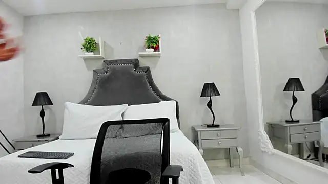 NaomiFrost online show from 03.16.25