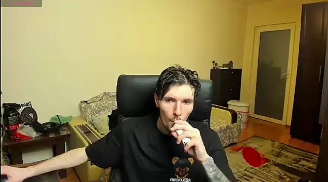 Snapshot of JustinPorno chatting on 03.12.25 JustinPorno online show from 03.12.25