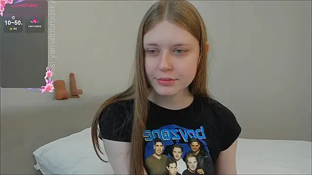 Snapshot of YamatoBrodsky chatting on 10.11.25 YamatoBrodsky online show from 10.11.25