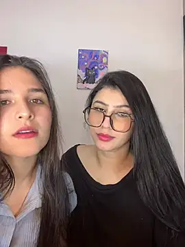 Snapshot of Sweet_and_Rous chatting on 03.18.25 Sweet and Rous online show from 03.18.25