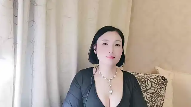 Snapshot of Rachel-6600 chatting on 10.30.25 Rachel-6600 online show from 10.30.25