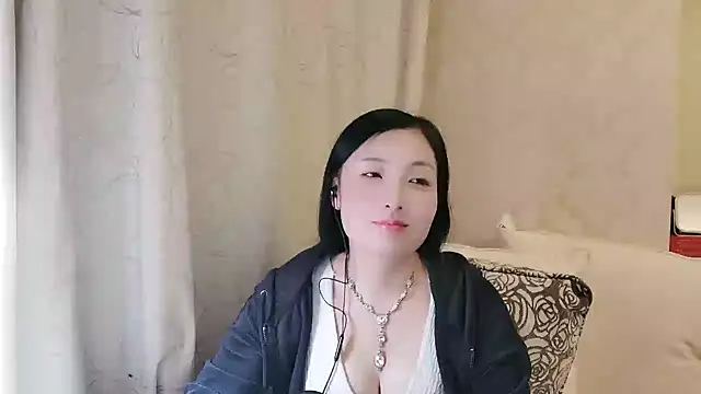 Snapshot of Rachel-6600 chatting on 11.08.25 Rachel-6600 online show from 11.08.25