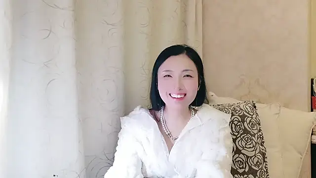 Snapshot of Rachel-6600 chatting on 11.18.25 Rachel-6600 online show from 11.18.25