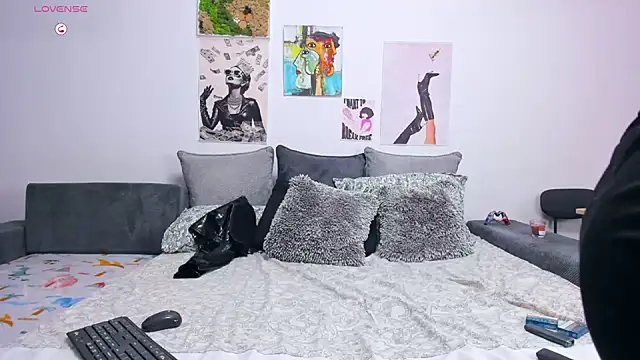 Snapshot of FindomGoddess1 chatting on 11.20.25 FindomGoddess1 online show from 11.20.25