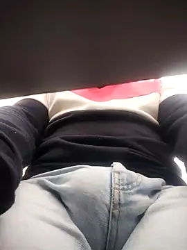 Snapshot of Andy-rtg chatting on 10.11.25 Andy-rtg online show from 10.11.25