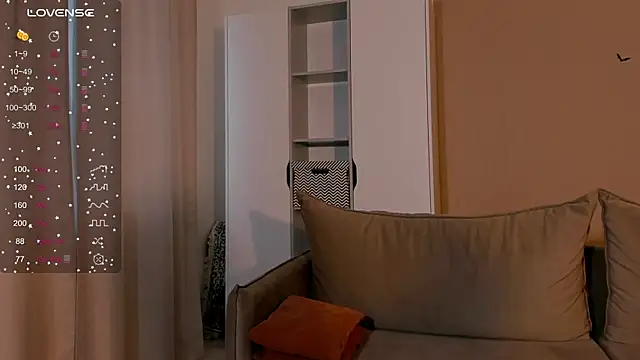 SeulBi online show from 10.31.25