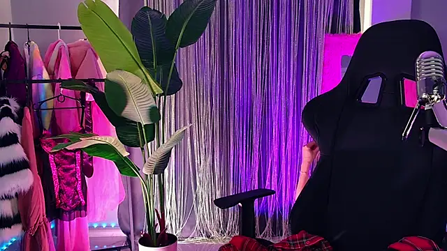 SarahAlluring online show from 04.10.26