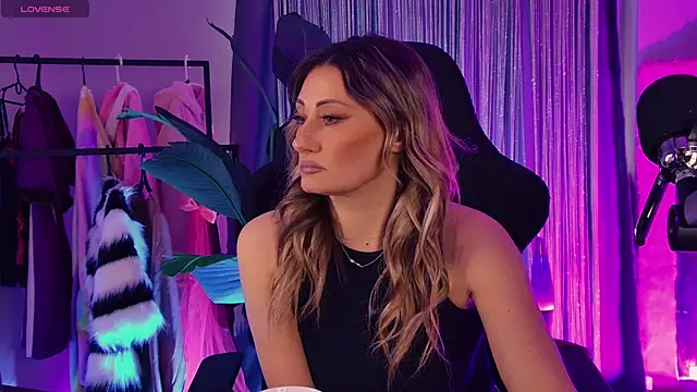 SarahAlluring online show from 04.22.26