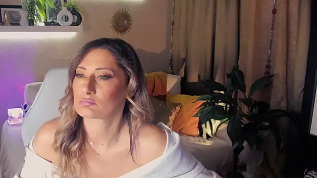 SarahAlluring online show from 05.11.26