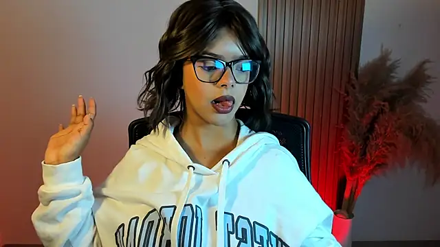 Milabrown  online show from 10.16.25