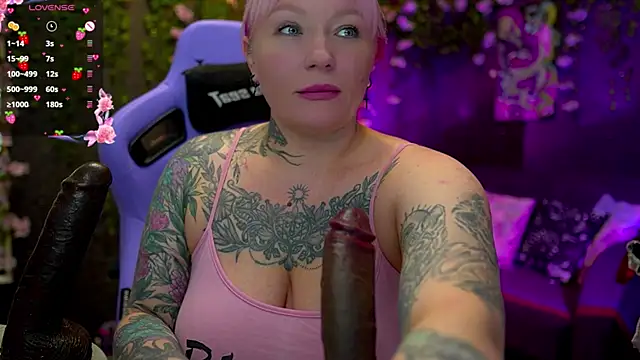 Snapshot of BlackedBarbie chatting on 09.19.25 BlackedBarbie online show from 09.19.25