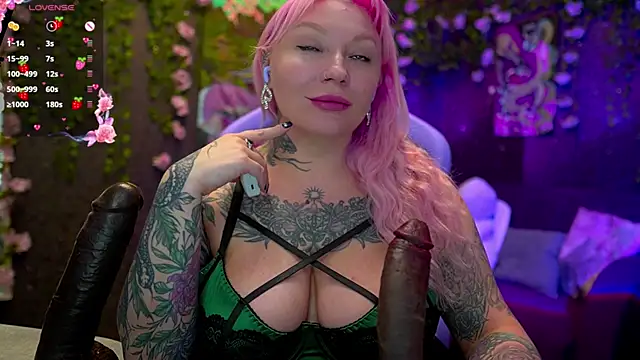 Snapshot of BlackedBarbie chatting on 10.02.25 BlackedBarbie online show from 10.02.25