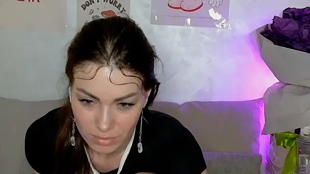 Snapshot of SweetDarling7 chatting on 06.18.26 SweetDarling7 online show from 06.18.26