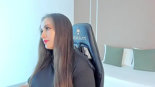 Snapshot of sophia_martinezz_ chatting on 10.11.25 sophia martinezz online show from 10.11.25