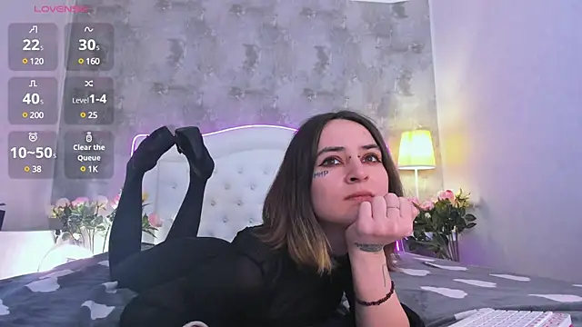 Elaine Hard online show from 03.22.25