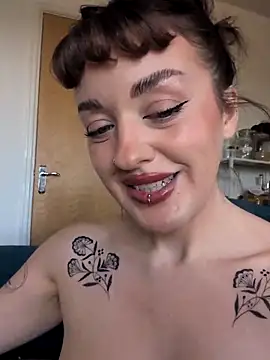 Petite Juicy Olive online show from 04.24.26