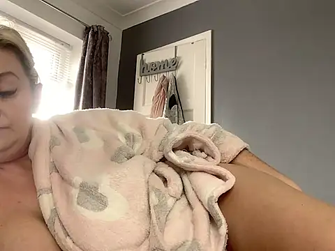 GoldenSquirter online show from 03.21.25