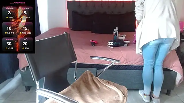 mia velvet1 online show from 10.22.25