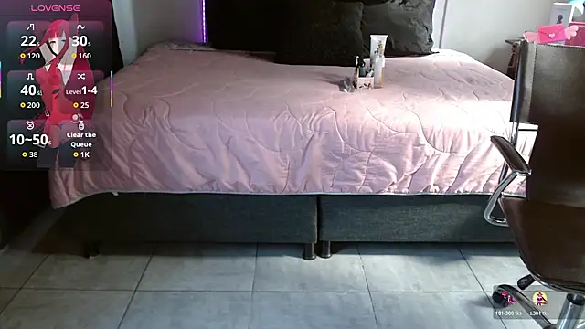 mia velvet1 online show from 11.11.25