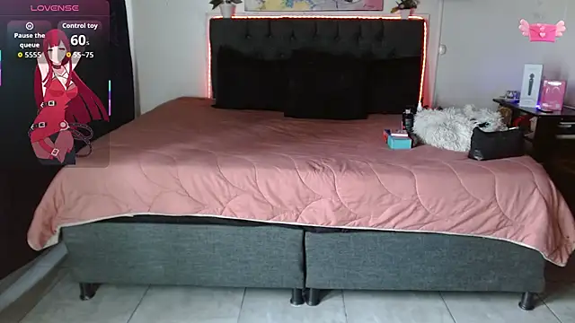 mia velvet1 online show from 11.17.25