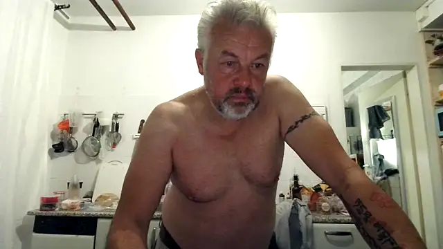 Snapshot of Berg_Boy chatting on 09.16.25 Berg Boy online show from 09.16.25