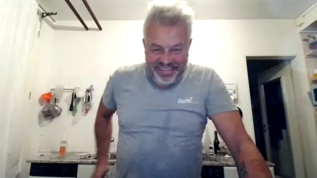 Snapshot of Berg_Boy chatting on 09.27.25 Berg Boy online show from 09.27.25