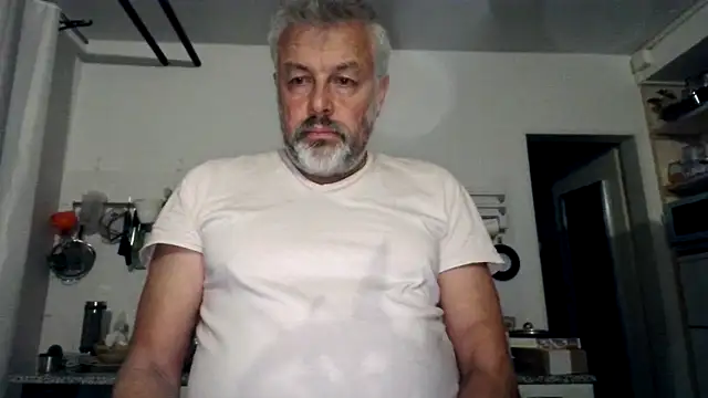 Snapshot of Berg_Boy chatting on 10.18.25 Berg Boy online show from 10.18.25