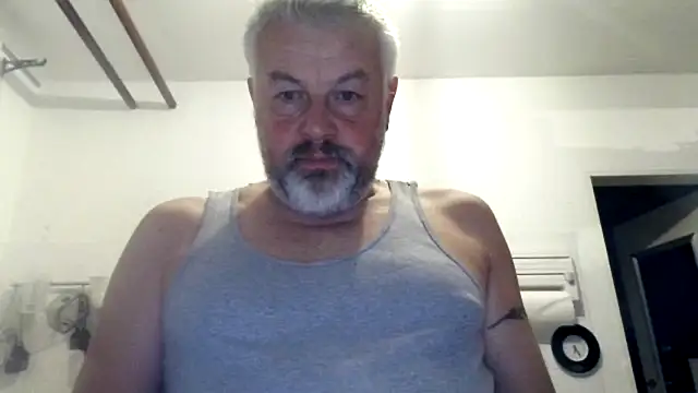 Snapshot of Berg_Boy chatting on 10.22.25 Berg Boy online show from 10.22.25