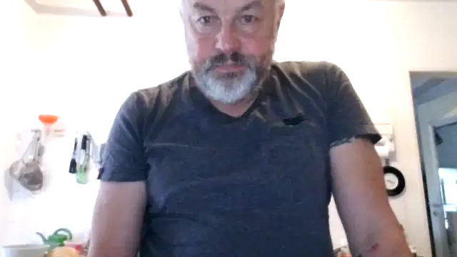 Snapshot of Berg_Boy chatting on 11.02.25 Berg Boy online show from 11.02.25