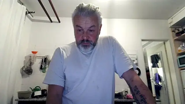 Snapshot of Berg_Boy chatting on 11.05.25 Berg Boy online show from 11.05.25