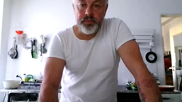 Snapshot of Berg_Boy chatting on 11.08.25 Berg Boy online show from 11.08.25