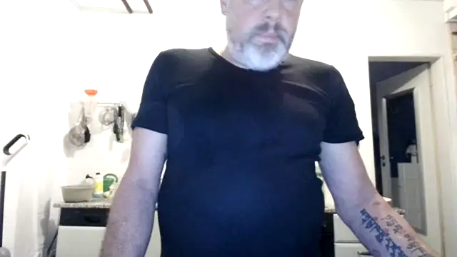 Snapshot of Berg_Boy chatting on 11.18.25 Berg Boy online show from 11.18.25