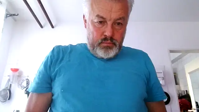 Snapshot of Berg_Boy chatting on 11.22.25 Berg Boy online show from 11.22.25