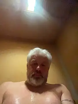 Snapshot of Berg_Boy chatting on 11.26.25 Berg Boy online show from 11.26.25