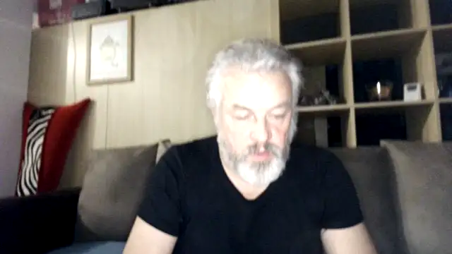 Snapshot of Berg_Boy chatting on 12.16.25 Berg Boy online show from 12.16.25