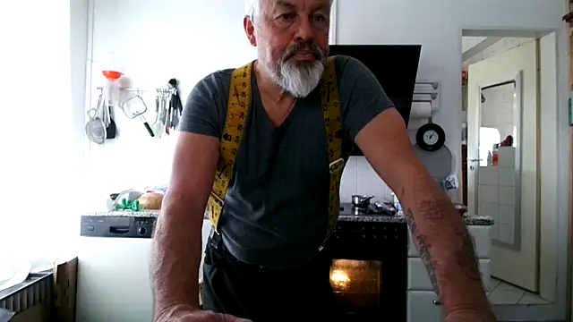 Berg Boy online show from 03.25.26