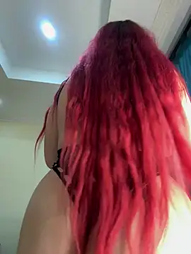 Ivelleee  online show from 10.19.25