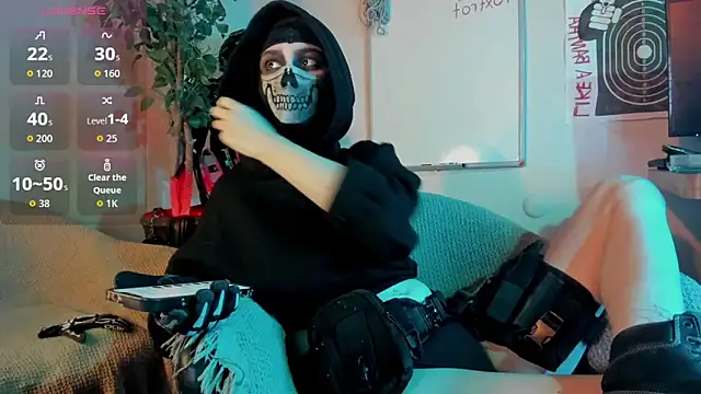 Snapshot of cos_operator chatting on 10.23.25 cos operator online show from 10.23.25