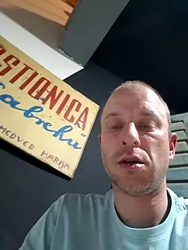 Snapshot of svenpfeifer chatting on 03.21.25 svenpfeifer online show from 03.21.25