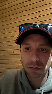 Snapshot of svenpfeifer chatting on 03.23.25 svenpfeifer online show from 03.23.25