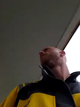 Snapshot of svenpfeifer chatting on 10.20.25 svenpfeifer online show from 10.20.25