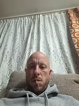 Snapshot of svenpfeifer chatting on 11.18.25 svenpfeifer online show from 11.18.25