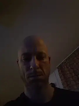 Snapshot of svenpfeifer chatting on 12.16.25 svenpfeifer online show from 12.16.25