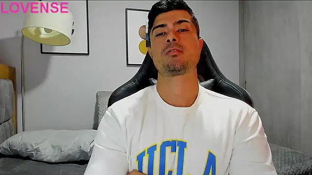 Snapshot of Dante_Storm chatting on 09.18.25 Dante Storm online show from 09.18.25