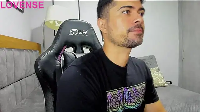 Snapshot of Dante_Storm chatting on 10.02.25 Dante Storm online show from 10.02.25